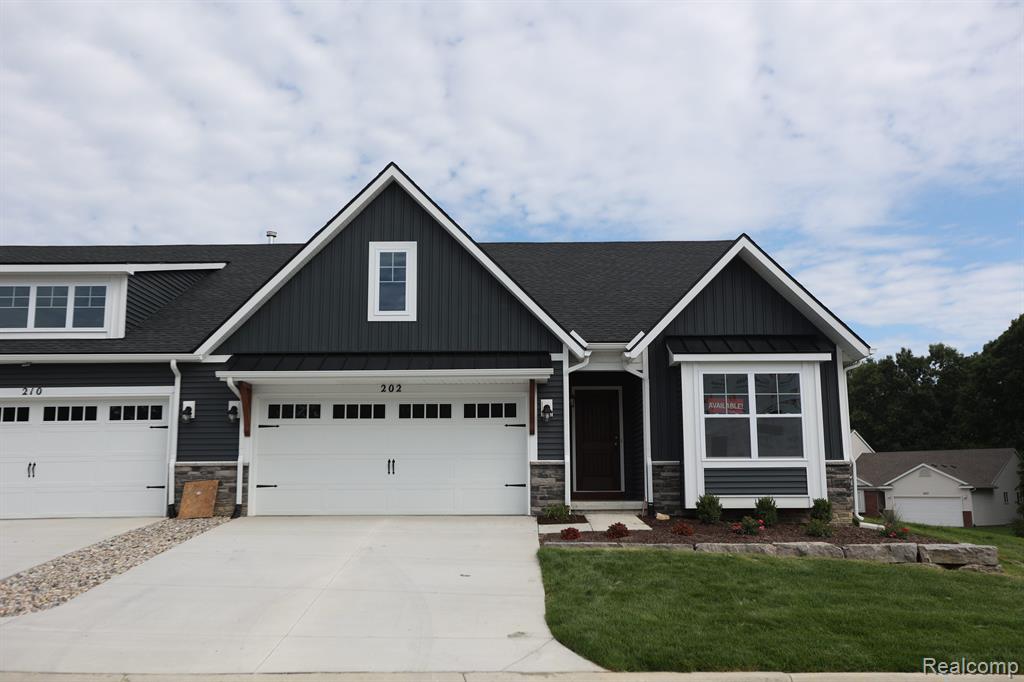 Camellia Cir, Howell, MI 48843