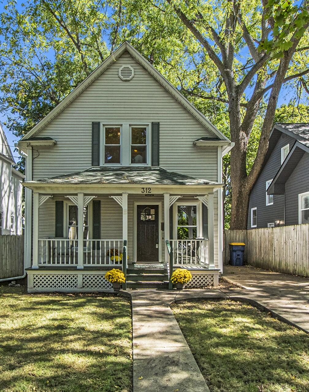 Rosewood Ave, Grand Rapids, MI 49506