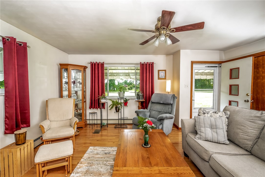 Residential in Center Twp/Homer Cty 4