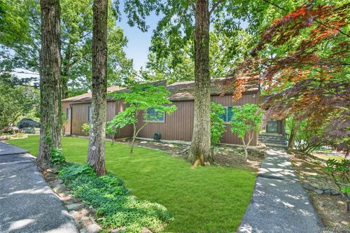 2 Acorn Ct, Highland Mills, NY, 10930-2817 | Card Image
