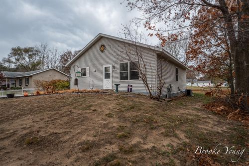 15149 David Ave, Grand Haven, MI, 49417-8926 | Card Image