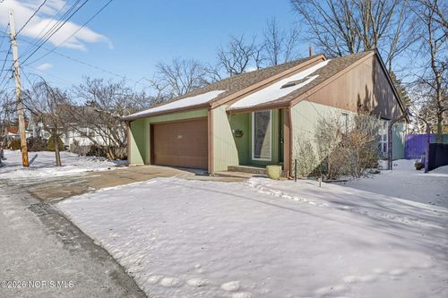 111 Civic Dr, Perrysburg, OH, 43551-2202 | Card Image