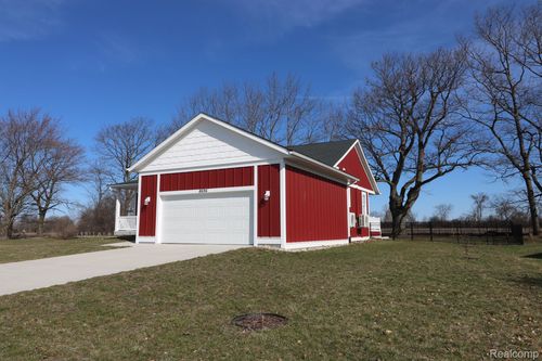 8696 Gilmour Ln, Freeland, MI, 48623-8652 | Card Image