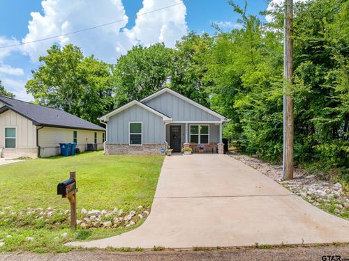 107 E Magnolia St, Troup, TX, 75789-2011 | Card Image