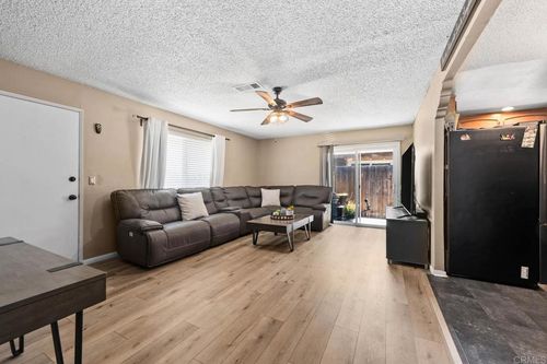 321 Sun Ct, El Cajon, CA, 92021-1087 | Card Image