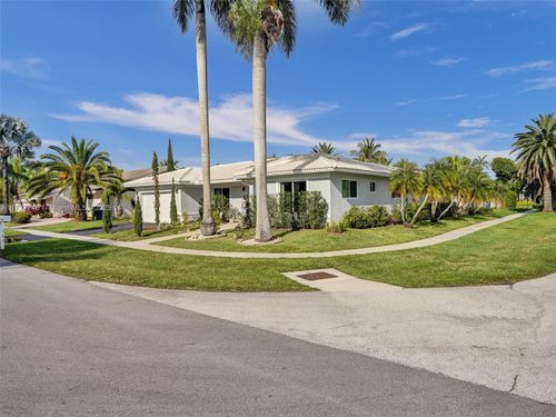 580 Eastwood Ln, Weston, FL, 33326-1705 | Card Image