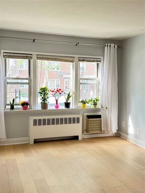 a-13846 68th Dr, Flushing, NY, 11367-1633 | Card Image