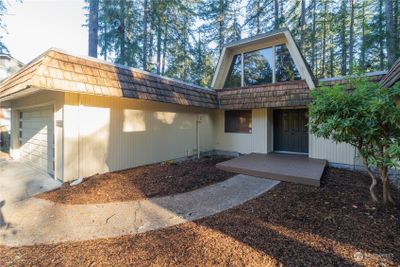 2325 Lakemoor Drive Sw, House other with 4 bedrooms, 1 bathrooms and 2 parking in Olympia WA | Image 2