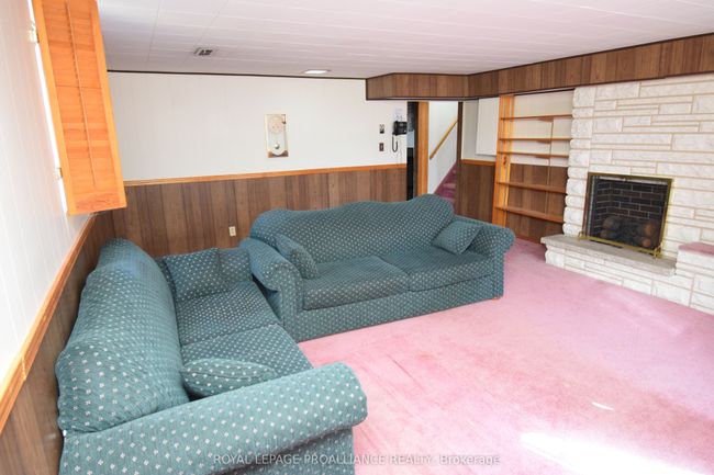 8 Walden Cir, House other with 3 bedrooms, 1 bathrooms and 4 parking in Belleville ON | Image 12