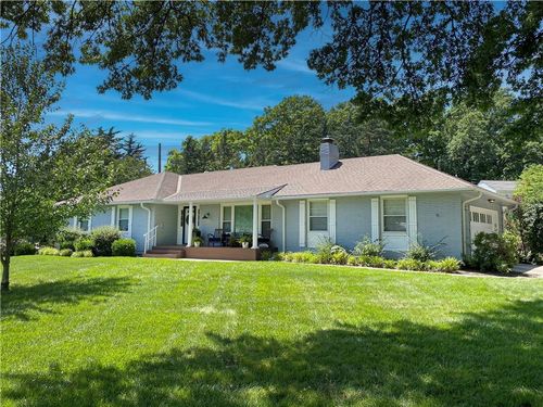 8228 Ensley Ln, Leawood, KS, 66206-1135 | Card Image