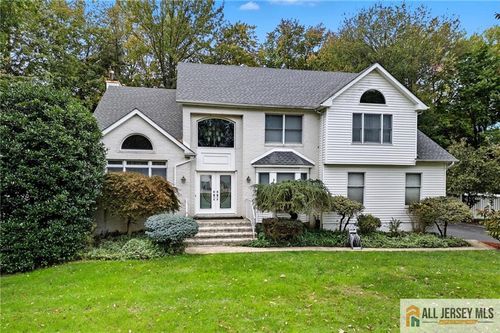 2 Guinevere Rd, Monroe, NJ, 08831-8666 | Card Image