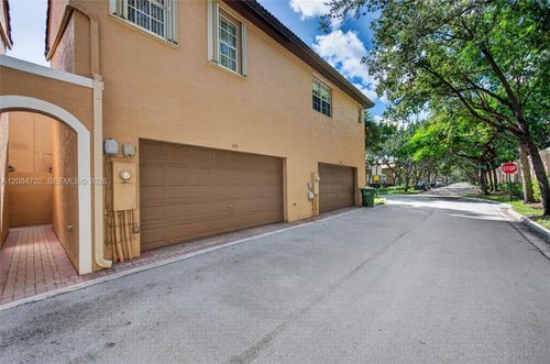 628 Sw 147th Ter, Pembroke Pines, FL, 33027-6111 | Card Image