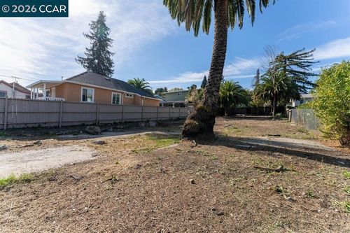 2011 Sacramento St, Vallejo, CA, 94590-3124 | Card Image