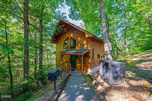 852 Maple Hill Way, Gatlinburg, TN, 37738-5453 | Card Image