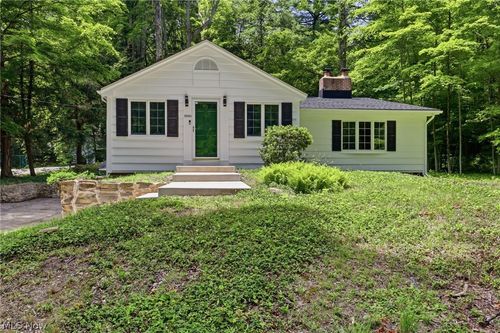 2020 Woodstock Rd, Gates Mills, OH, 44040-9720 | Card Image