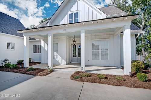 251 Westlake Cir, Madison, MS, 39110-1806 | Card Image