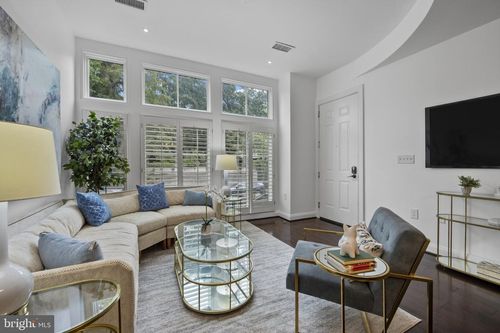 apt-204-2200 17th St Nw, WASHINGTON, DC, 20009-6621 | Card Image