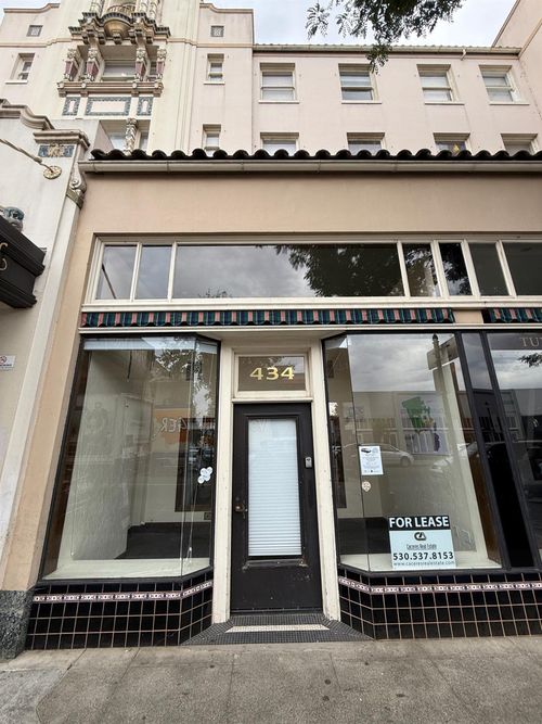 434-434 Main St, Woodland, CA, 95695-3432 | Card Image
