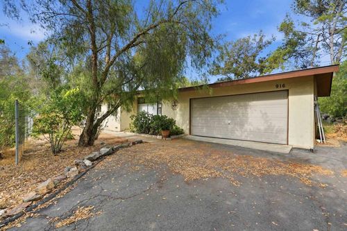 916 Country Club, Escondido, CA, 92029 | Card Image
