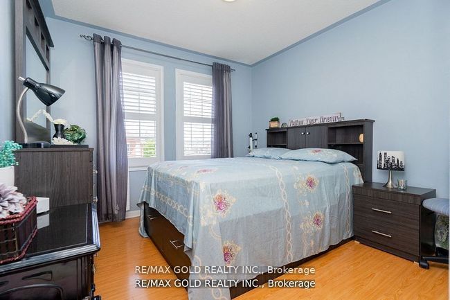 34 Jingle Cres, House attached with 4 bedrooms, 4 bathrooms and 2 parking in Brampton ON | Image 21