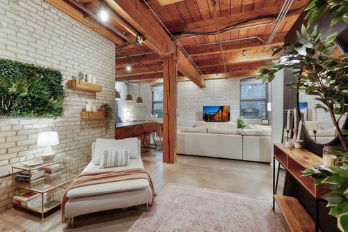 g04-127 5th St Ne, Minneapolis, MN, 55413-2754 | Card Image