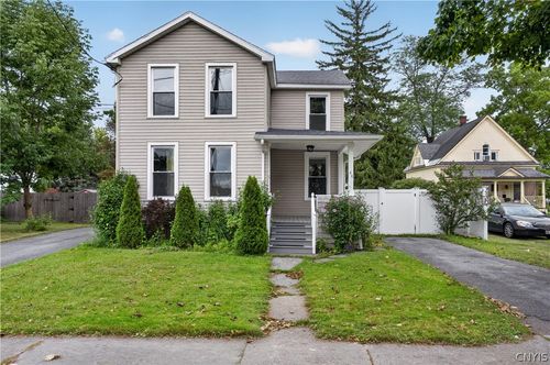 46 Maple St, Auburn, NY, 13021-4233 | Card Image