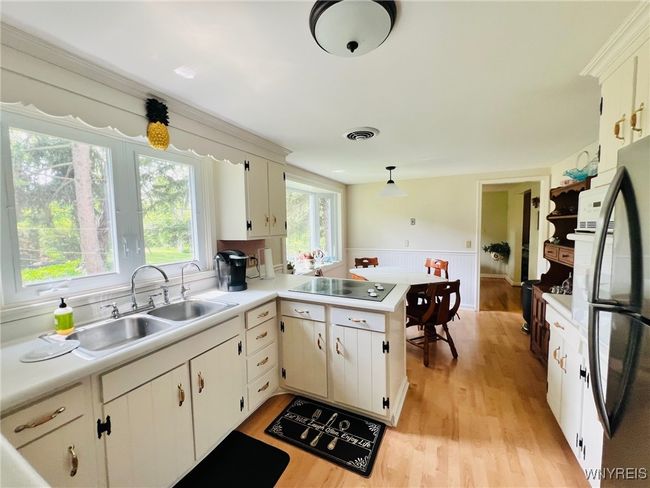 eat in kitchen | Image 5