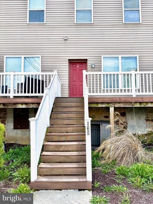 138 Front St, Akron, PA, 17501-1205 | Card Image