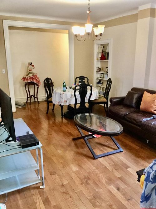 31-35-20 82 Street, New York, NY, 11372 | Card Image
