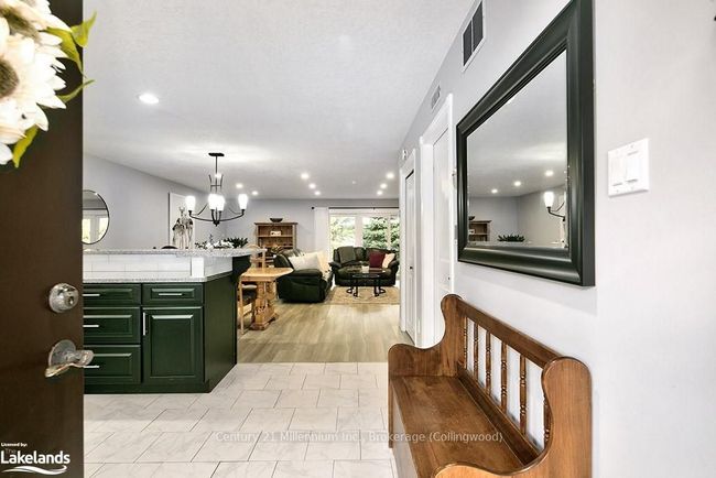 539 Oxbow Cres, Condo with 4 bedrooms, 1 bathrooms and 1 parking in Collingwood ON | Image 4