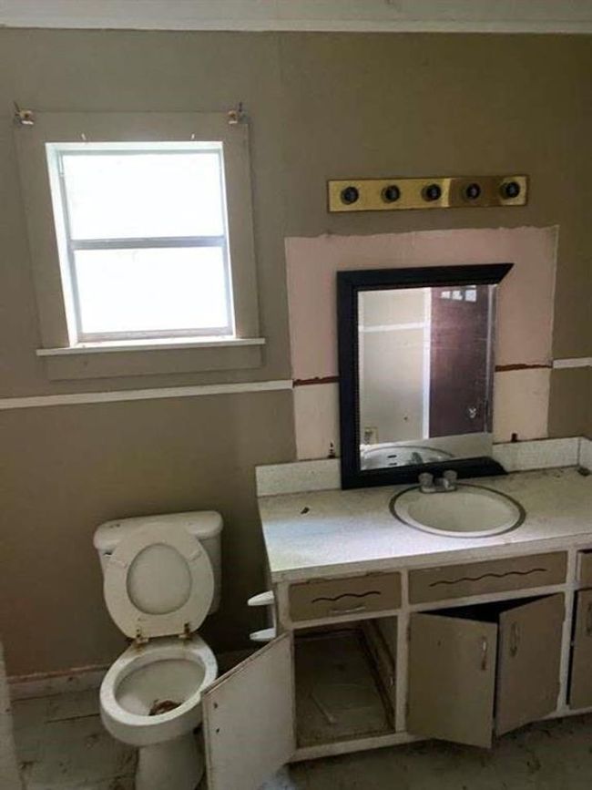 1502 E Texas Ave, House other with 3 bedrooms, 2 bathrooms and null parking in Mart TX | Image 9