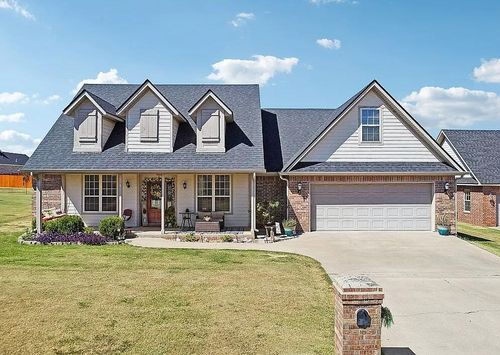402 Fairway Cir, Grove, OK, 74344-7933 | Card Image