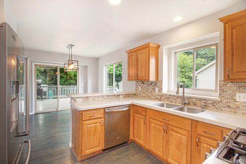 11275 Grand Oaks Dr, Clio, MI, 48420-8292 | Card Image