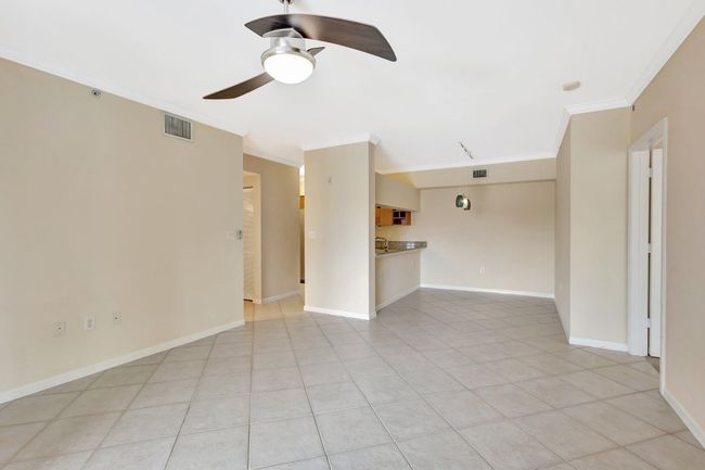 APT-302 - 6510 Emerald Dunes Dr, Condo with 2 bedrooms, 2 bathrooms and null parking in West Palm Beach FL | Image 20
