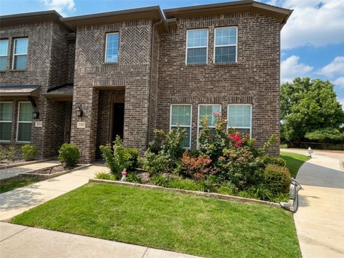 1001 Old Iron Bnd, Euless, TX, 76040-4529 | Card Image