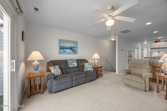 Living Area | Image 6