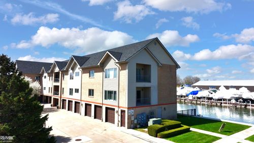 32172 N River Rd Road, Harrison Charter Township, MI, 48045 | Card Image