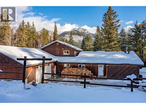 761 Golden Donald Upper Road, Golden, BC, V0A1H1 | Card Image