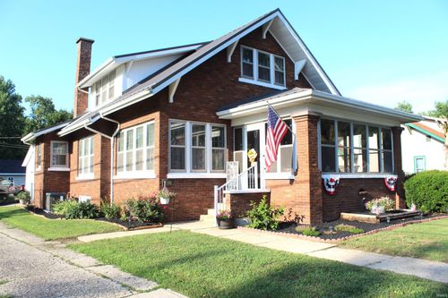 106 E Walnut St, Akron, IN, 46910-9270 | Card Image