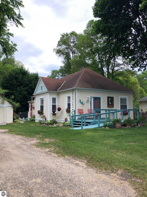 609 Cedar St, Elk Rapids, MI, 49629-9545 | Card Image