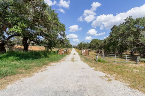 9729 Fm 775, Floresville, TX, 78114 | Card Image