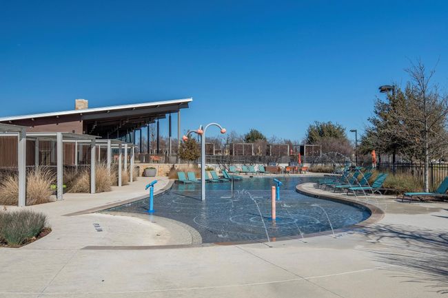 Community pool with fence | Image 20