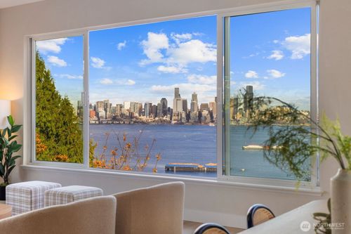 1701 41st Ave Sw, Seattle, WA, 98116-2001 | Card Image