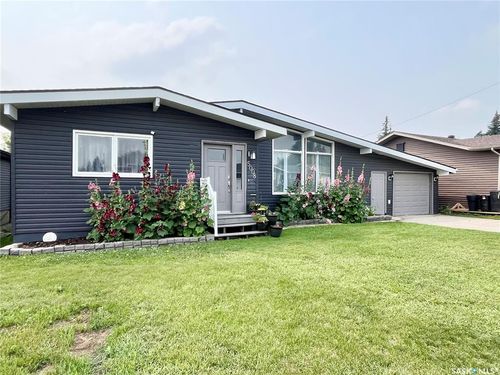 5008 Tribune St, Macklin, SK, S0L2C0 | Card Image