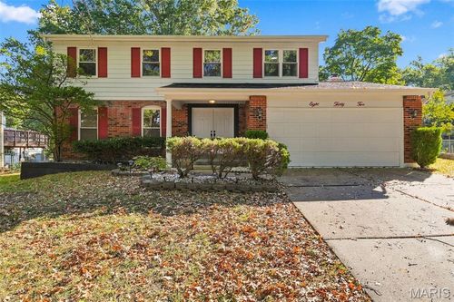 832 Courtland Place, Ballwin, MO, 63021 | Card Image