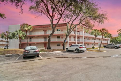apt-305-8004 Lagos De Campo Blvd, Tamarac, FL, 33321-3892 | Card Image