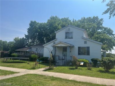 View of front of home featuring a front lawn | Image 1