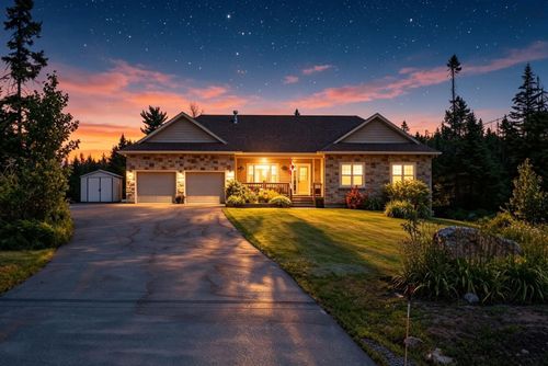 614 Piggott Ave, House with 5 bedrooms, 3 bathrooms and 2 parking in Fall River NS | Card Image
