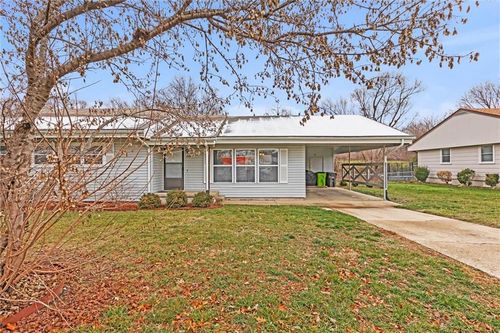 809 Cimmarron Trl, Belton, MO, 64012-3235 | Card Image