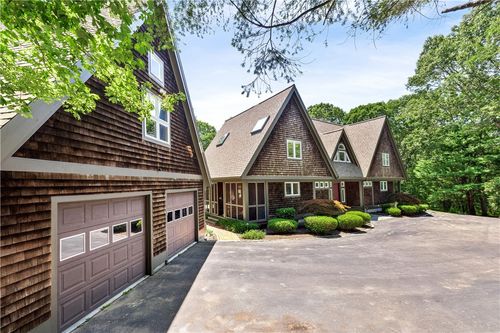 860 Curtis Corner Rd, South Kingstown, RI, 02879-1475 | Card Image